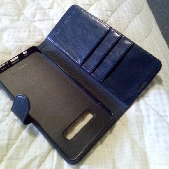 Galaxy S10 Plus Wallet Case - Picture 2 of 9